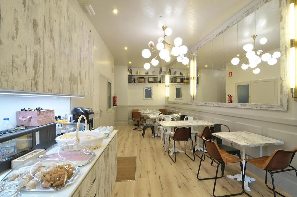 Bed and Breakfast Casa Balmes Barcelona 3*,  España
